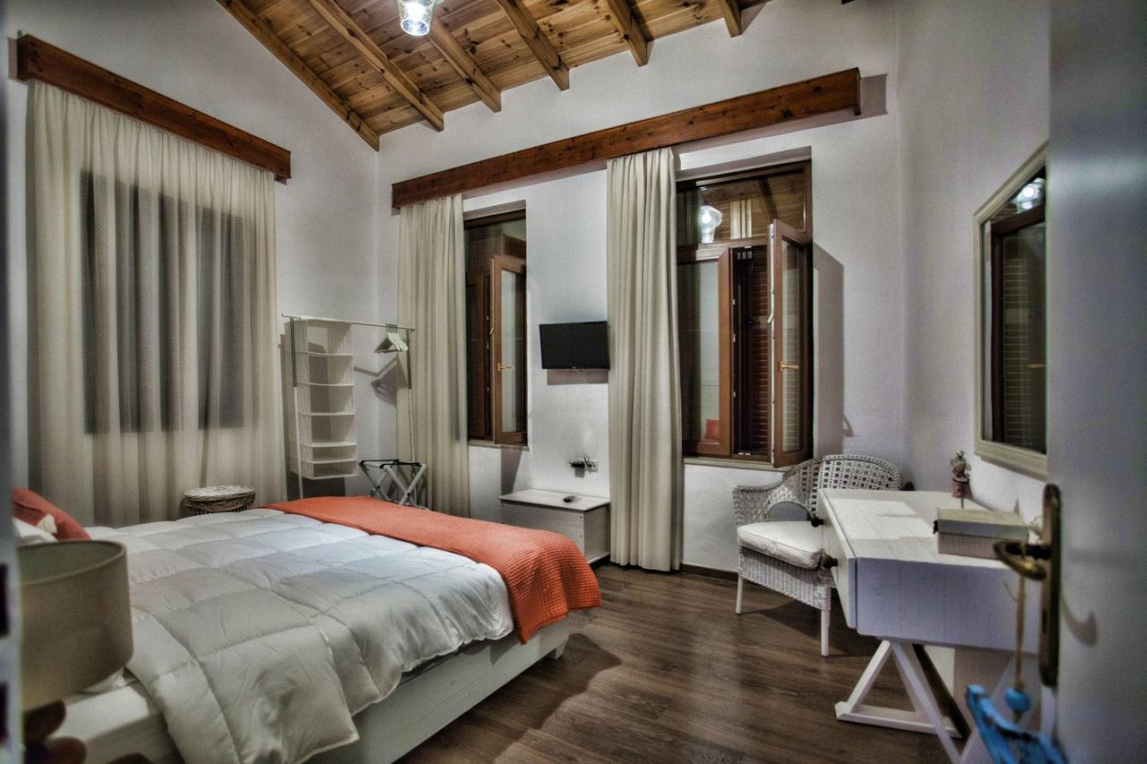 Maya'S Boutique Residence 罗希姆诺 外观 照片